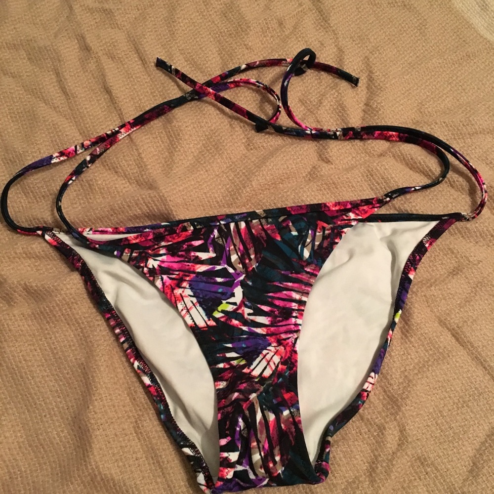 Tie sides bikini bottom. NWOT